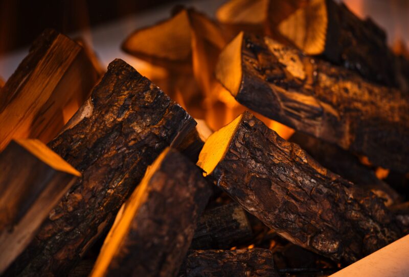 Holbury Deluxe Logs Close Up scaled 1