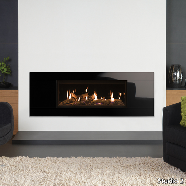 Gazco Studio 2 Glass Balanced Flue With Logs Head On
